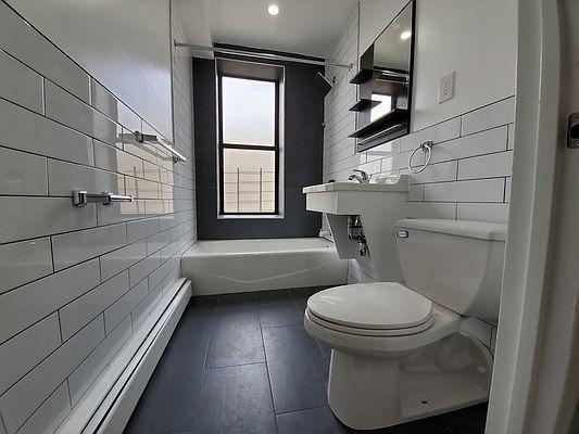 Foto del edificio - 2 bedroom in BRONX NY 10456