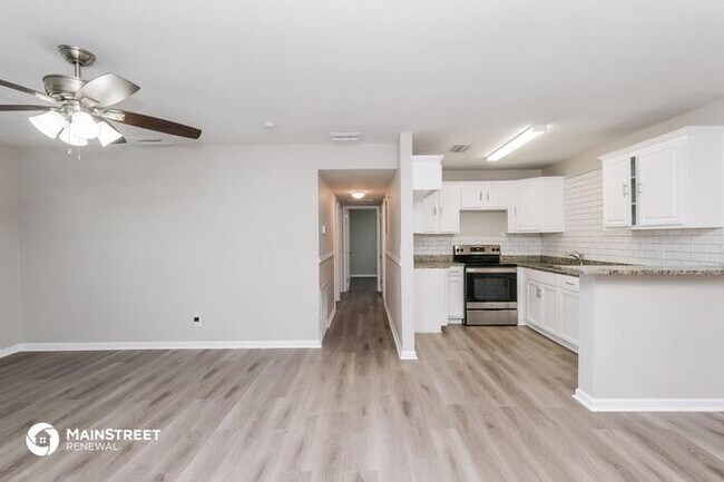 Foto del edificio - 5119 GATEWAY DR, TAMPA, FL 33615