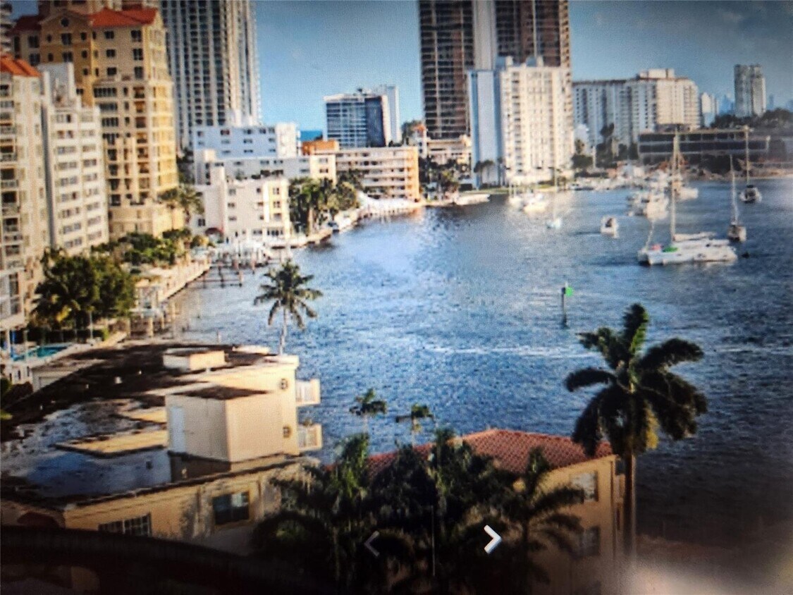 Primary Photo - 425 Bayshore Dr