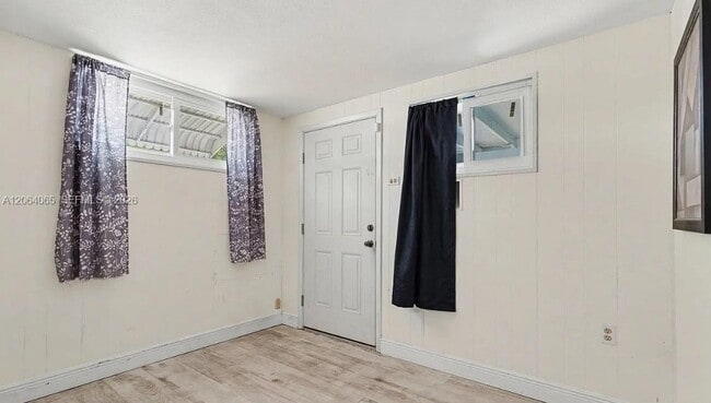 Building Photo - 2184 Dordon Dr