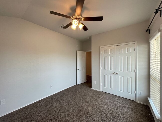 Building Photo - 301 Saddleback Trl