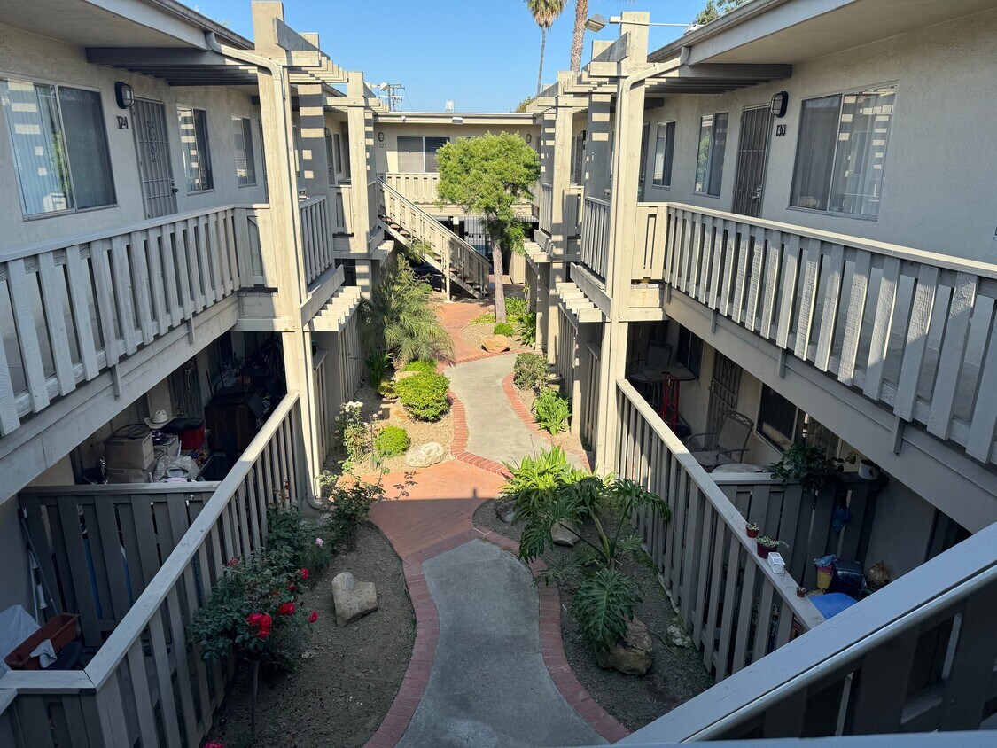 Foto del edificio - 3301 Santa Fe Ave