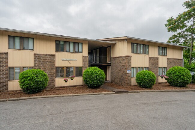 Foto del edificio - 3210 Orleans Dr