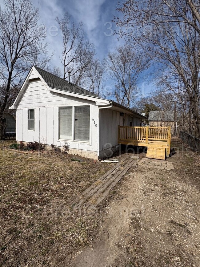 Building Photo - 920 SE 6th St