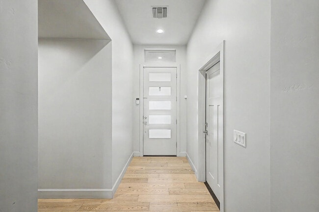 Foto del edificio - 3414 N 44th Pl