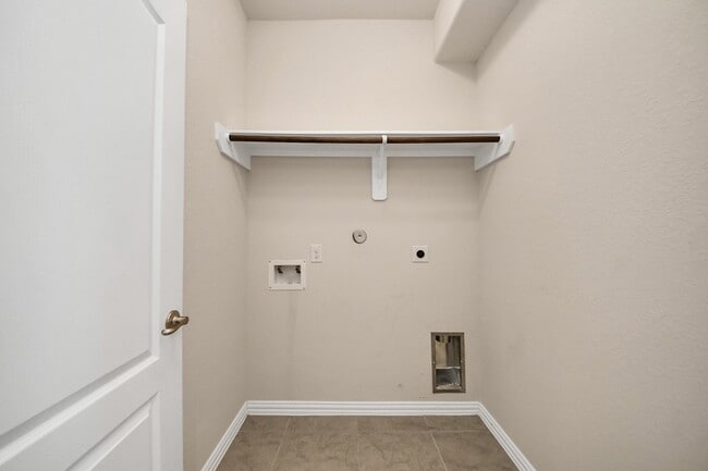 Building Photo - 21254 Lucknow Ln