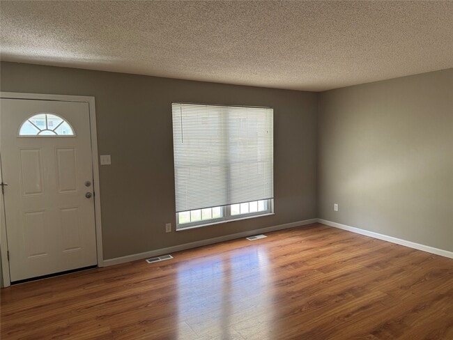 Foto del edificio - 1161 Saratoga Dr