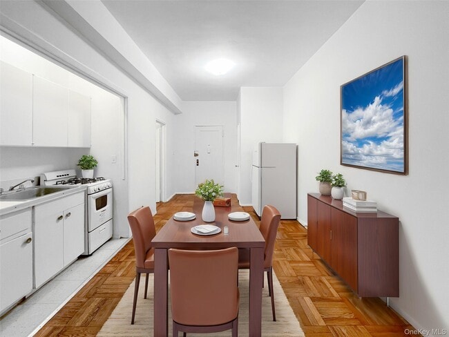 Building Photo - 2630 Kingsbridge Terrace