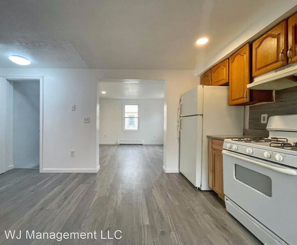 Primary Photo - 2 br, 1 bath House - 90 Washburn St.