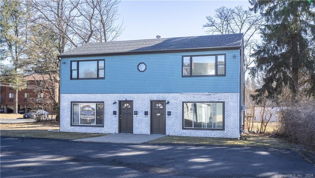 Foto principal - 452 East St