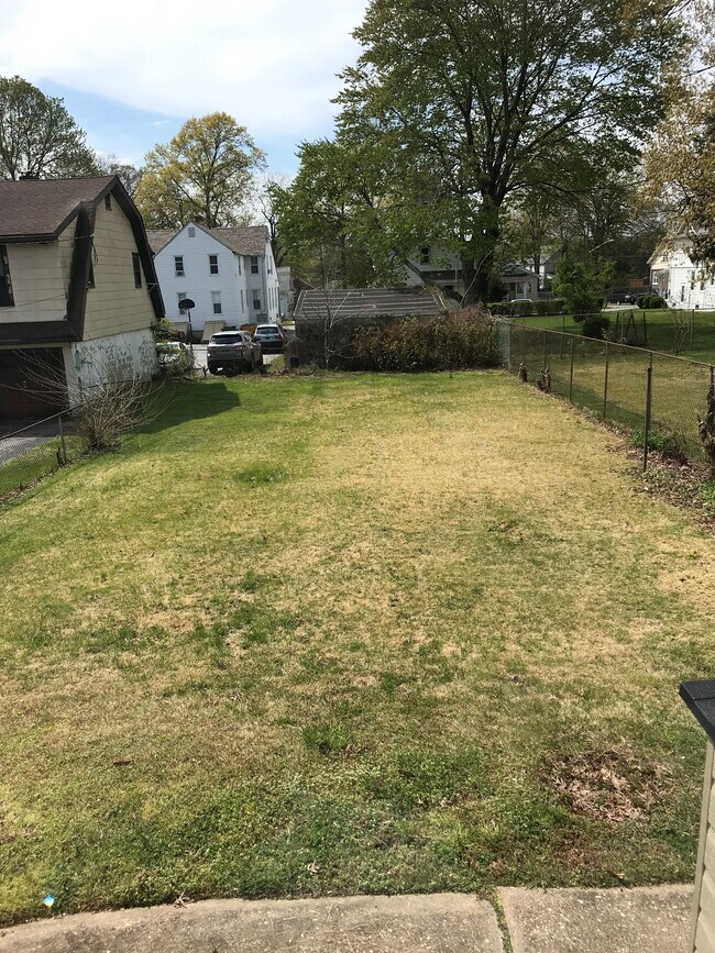 Foto del edificio - 13 Oak Ave