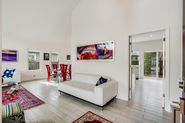 Building Photo - 236 Marvilla Cir