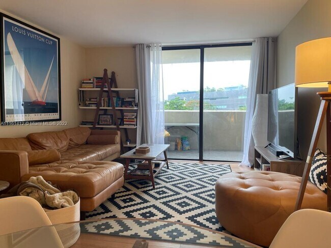 Building Photo - 2715 Tigertail Ave