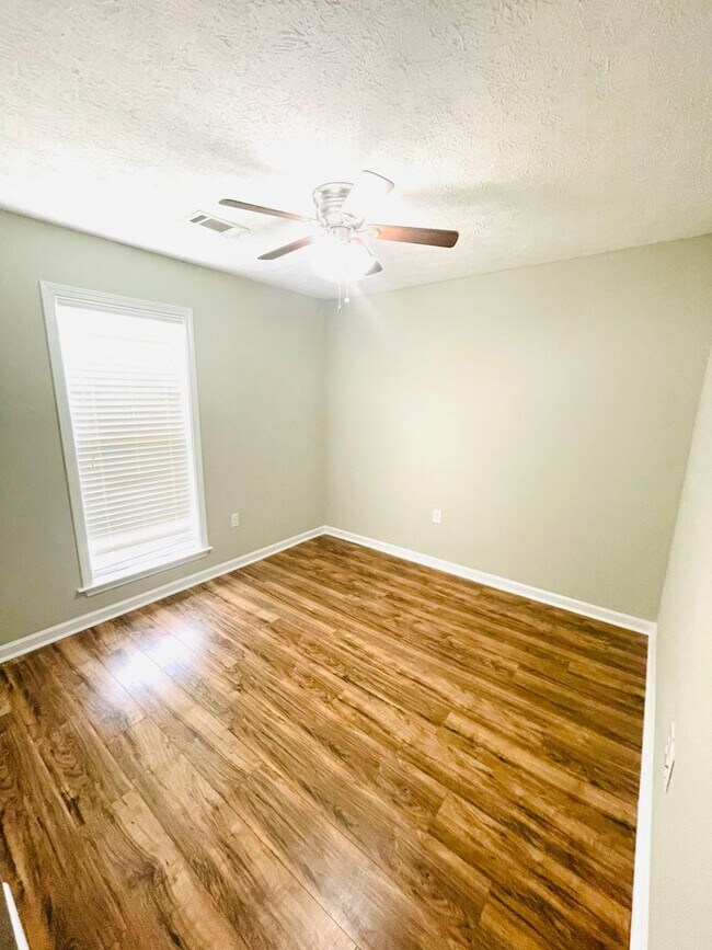 Foto del edificio - ** 3 Bed 2 Bath located in Millbrook ** Ca...