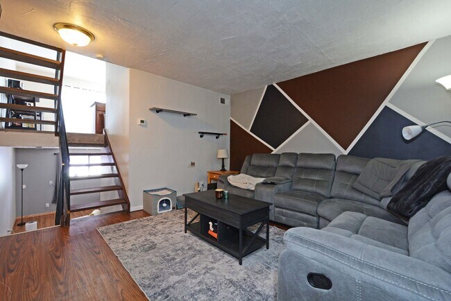 Building Photo - Beautiful 3-Bed 2-Bath Townhouse in Brooklyn Park!