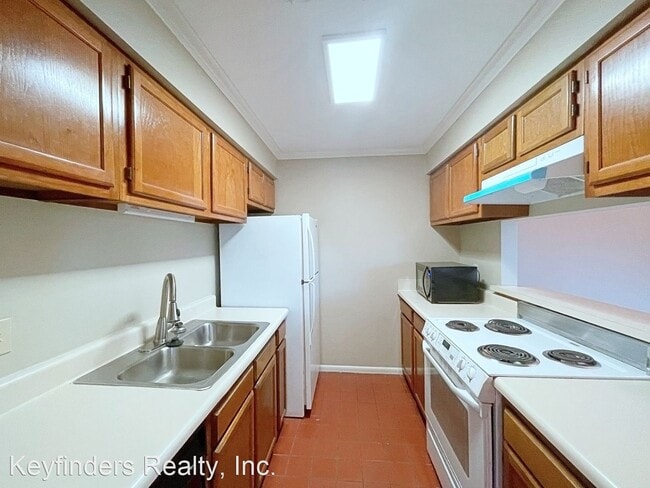 Building Photo - 2 br, 1.5 bath House - 5223 Blair Lane #A