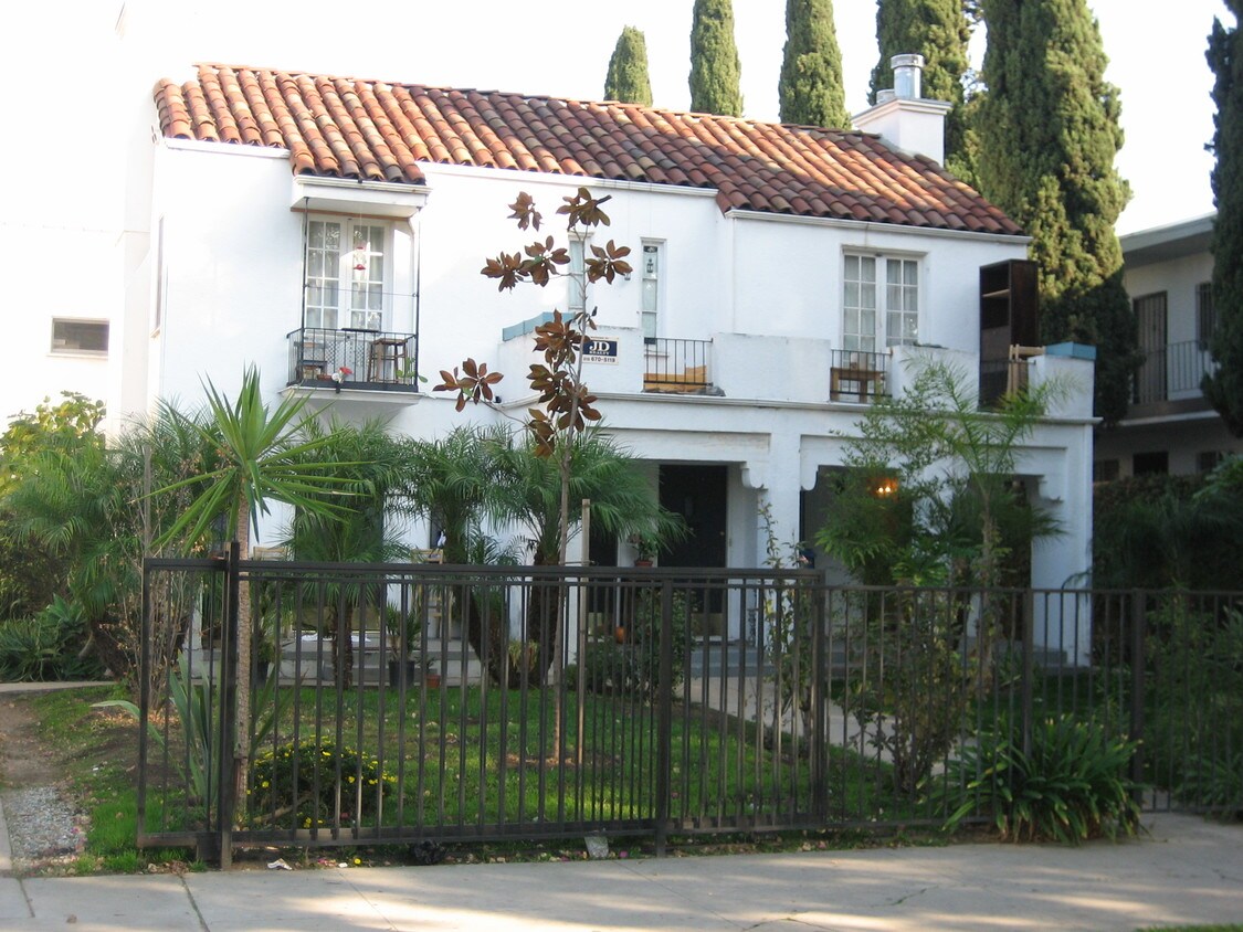 Foto principal - 528 N Kenmore Ave
