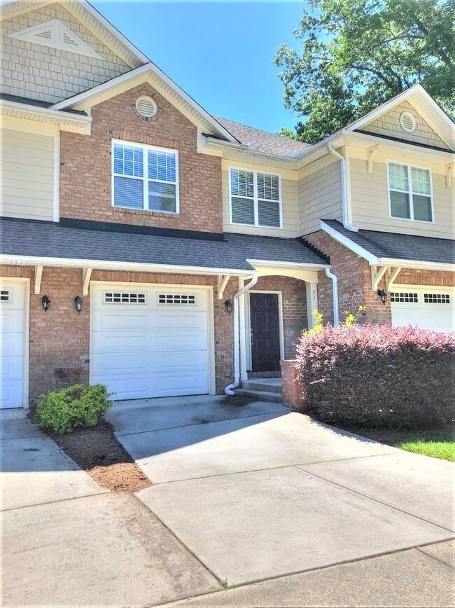 Beautiful 3 Bedroom / 2.5 Bathroom Townhome - Available End of June! - Beautiful 3 Bedroom / 2.5 Bathroom Townhome - Available End of June!