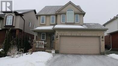 Building Photo - 995 Oakcrossing Rd