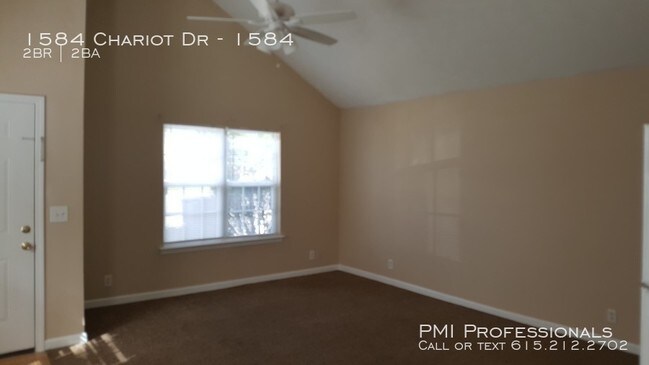 Building Photo - Ready Now! 2 Bedroom Duplex on 1 Level!