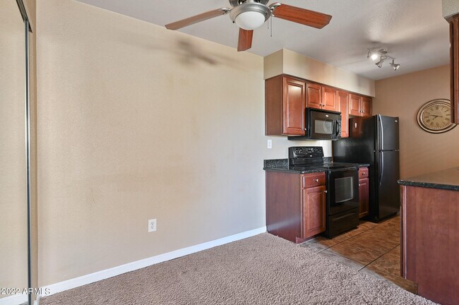 Foto del edificio - 5877 N Granite Reef Rd
