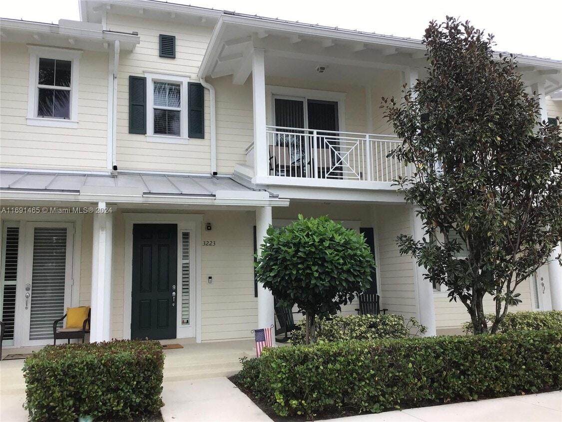 Foto principal - 3223 Hemingway Dr