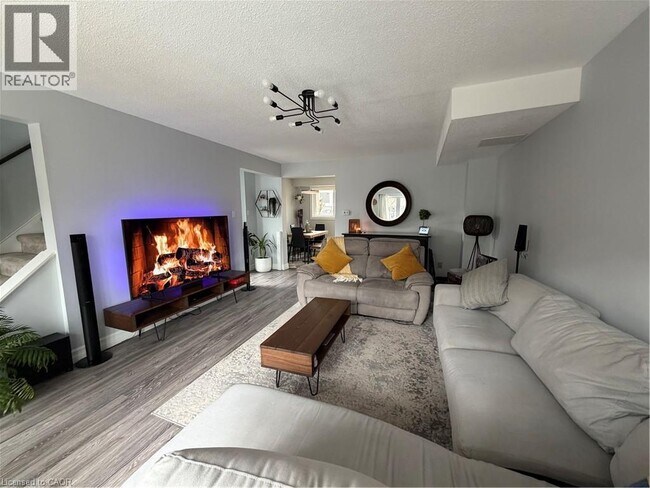 Building Photo - 46 Cedarwoods Crescent