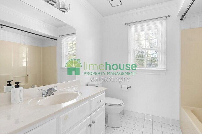 Foto del edificio - 948 Forest Lakes Cir
