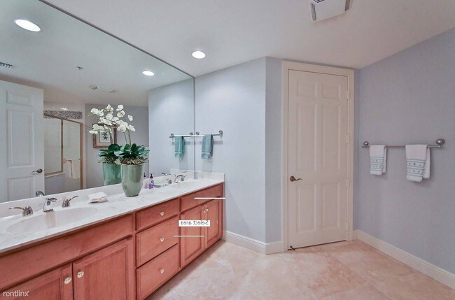 Foto del edificio - 2 br, 2 bath Condo - 509 W Bay St Unit 205