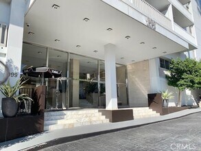 Building Photo - 999 N Doheny Dr