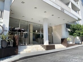 Building Photo - 999 N Doheny Dr