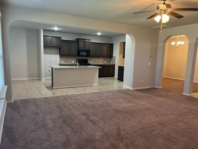 Foto del edificio - 4  bed 2 bath 2 car in Mustang Schools