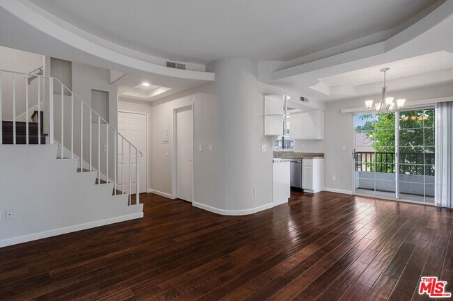 Foto del edificio - 10627 Moorpark St