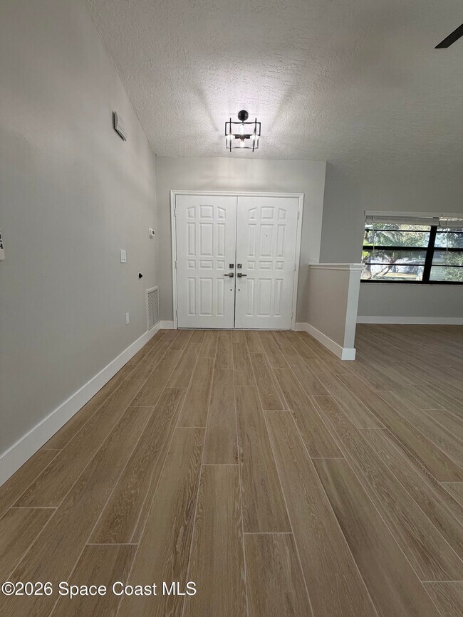 Building Photo - 845 Juniper Cir