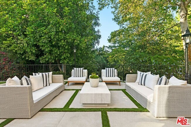 Foto del edificio - 16881 Oak View Dr