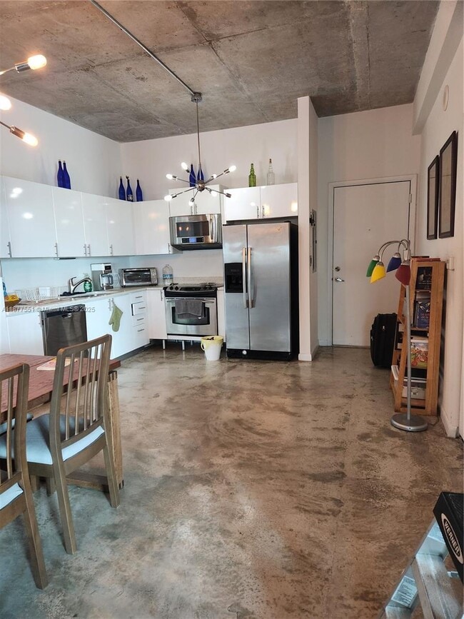 Building Photo - 234 NE 3rd St