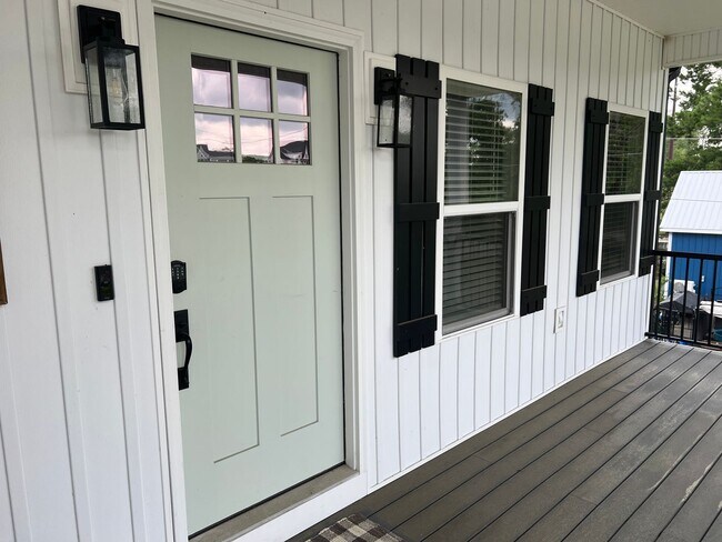 Foto del edificio - Stunning 3 Bedroom, 2.5 Bath Home off the ...