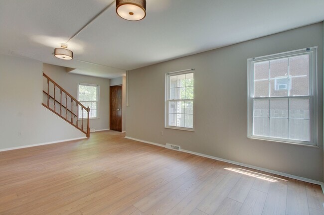 Building Photo - 1653 Southbend Dr