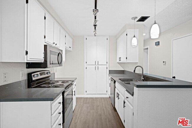 Building Photo - 8715 Weybridge Pl