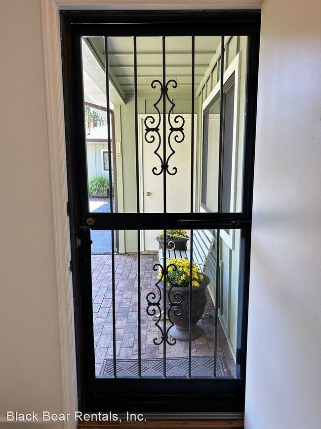 Foto del edificio - 2 br, 2 bath House - 104 B Orchard St