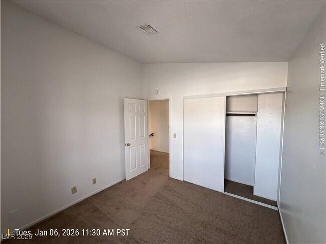 Foto del edificio - 6445 Hartwood Rd