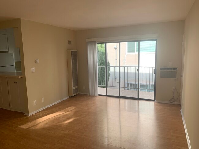 Living room - 1428 S Bedford St
