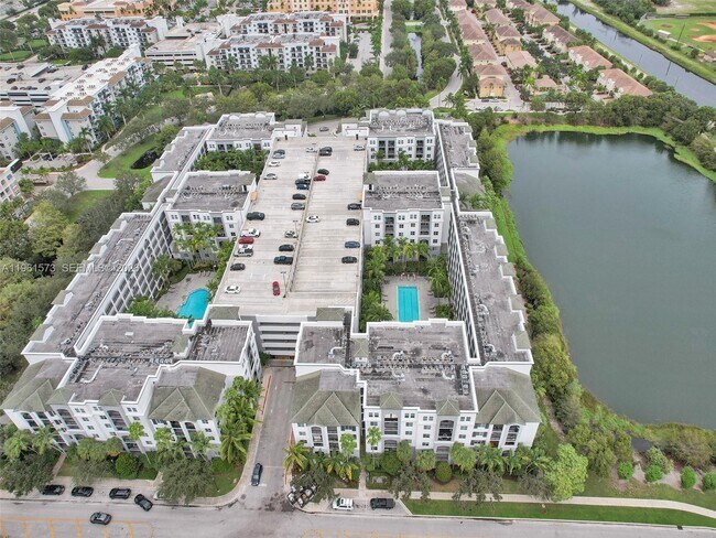 Foto del edificio - 1660 Renaissance Commons Blvd