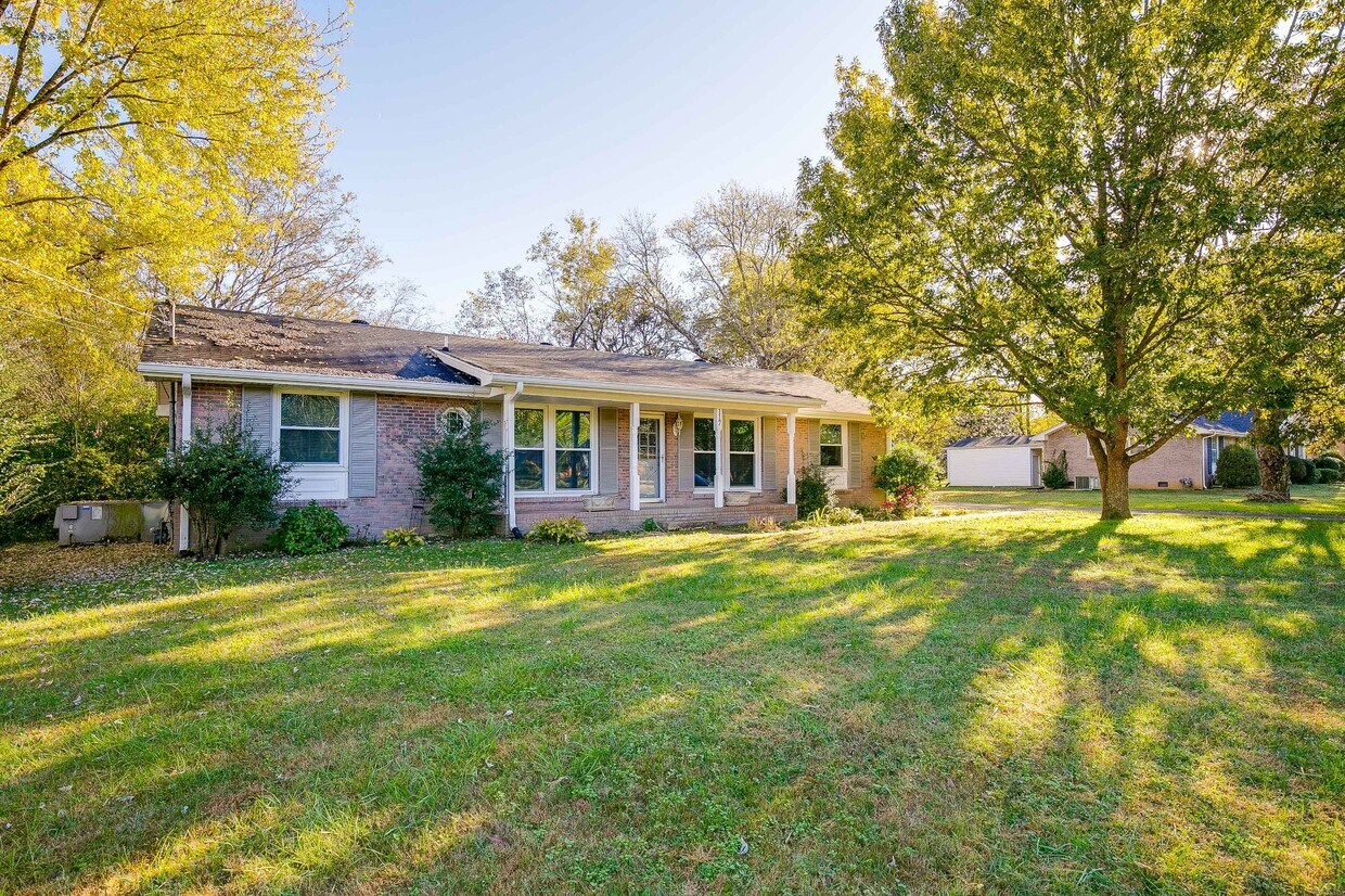 Primary Photo - 117 Creekwood Dr