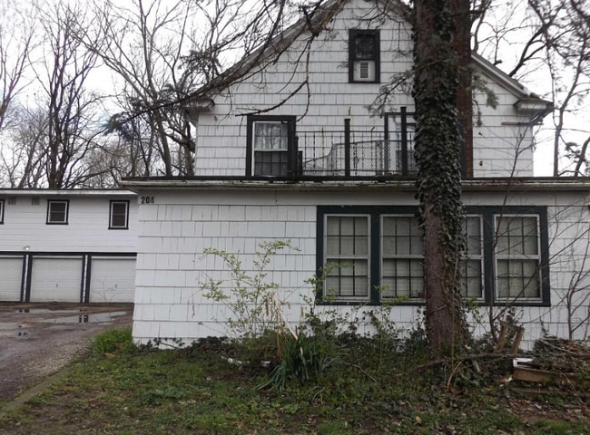 Building Photo - 204 Pekin Ave