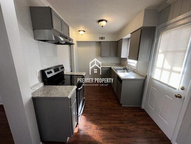 Building Photo - 285 Hope - Available Now!