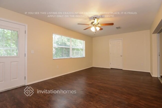 Building Photo - 3810 17th Ave Dr W