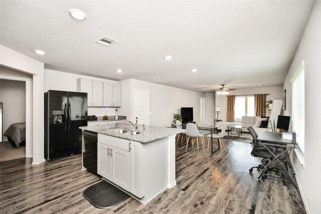Building Photo - 7915 Meadow Cranesbill Ln
