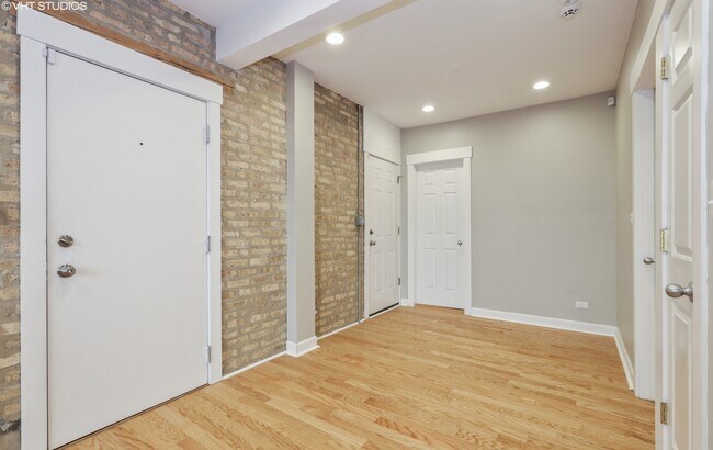 Foto del edificio - 4936 N Winthrop Ave
