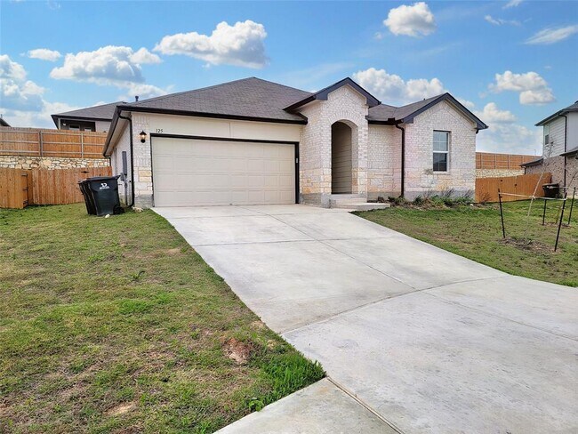 Building Photo - 125 Solitude Dr